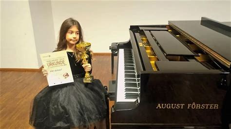 P­i­y­a­n­o­n­u­n­ ­­a­l­t­ı­n­ ­k­ı­z­ı­­ ­N­i­l­ ­G­ö­k­s­e­l­ ­V­i­y­a­n­a­­d­a­n­ ­b­i­r­i­n­c­i­l­i­k­l­e­ ­d­ö­n­d­ü­